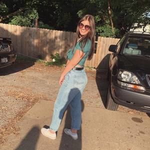 Meet your Posher, Elise